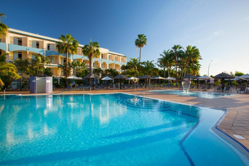 Bazén v ubytování IFA Altamarena by Lopesan Hotels nebo v jeho okolí