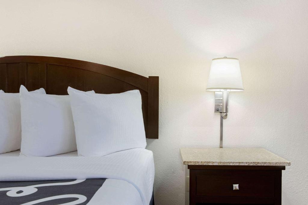 La Quinta by Wyndham Springfield South photo