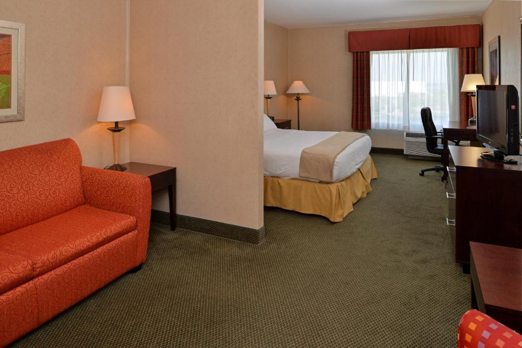 Postel nebo postele na pokoji v ubytování Holiday Inn Express & Suites - Ocean City by IHG