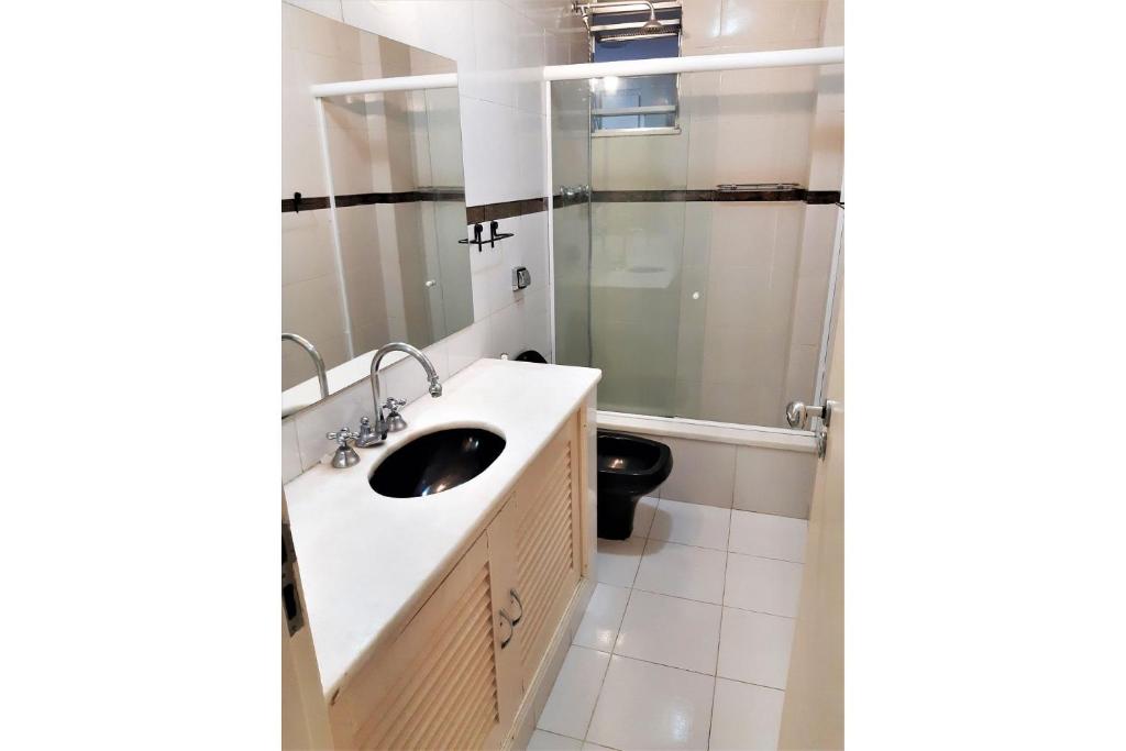  Apartamento para 6 pessoas a 1 quadra da praia deo Leblon