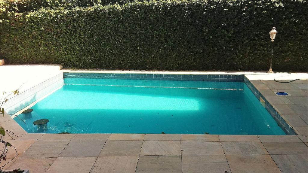  Ótima casa em condomínio fechado a poucos passos da praia