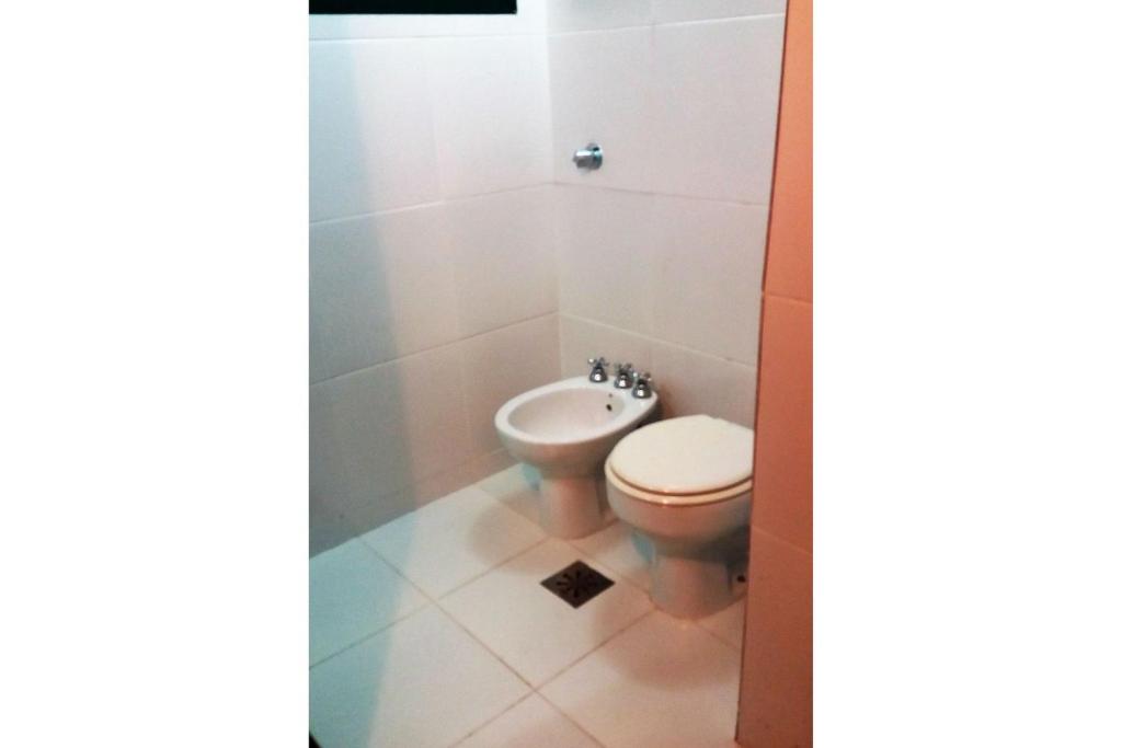  Ótima casa em condomínio fechado a poucos passos da praia