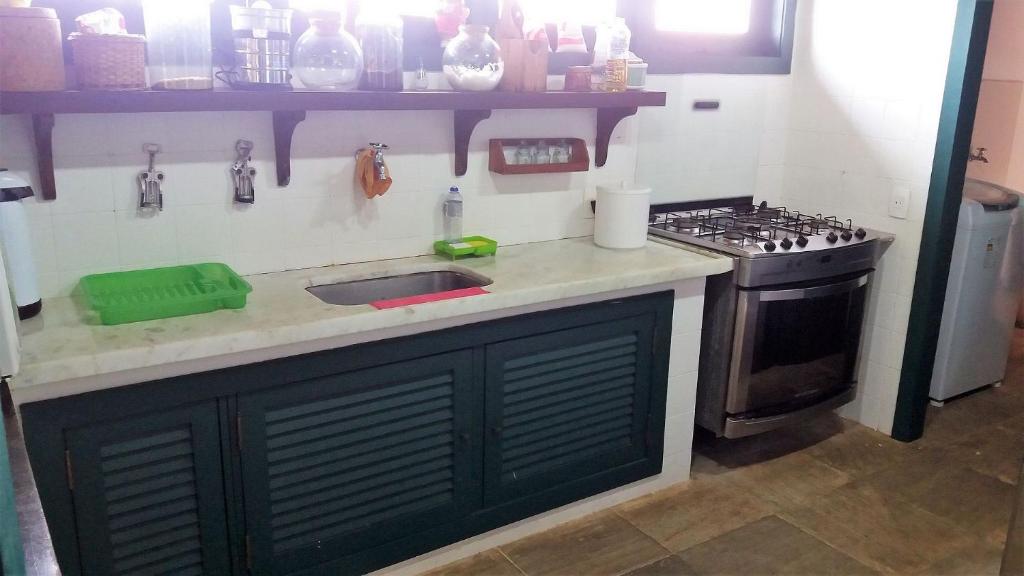  Ótima casa em condomínio fechado a poucos passos da praia