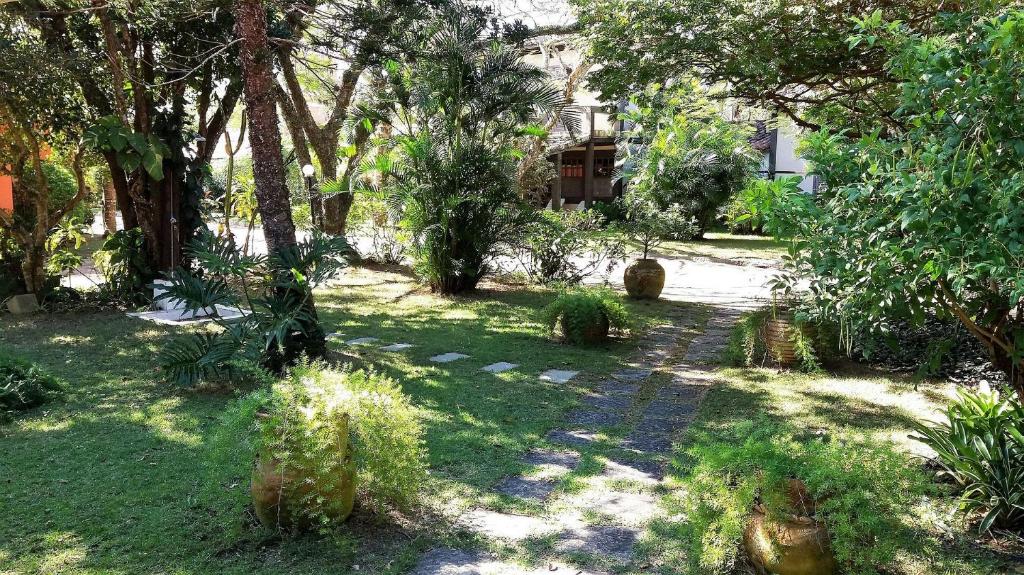  Ótima casa em condomínio fechado a poucos passos da praia