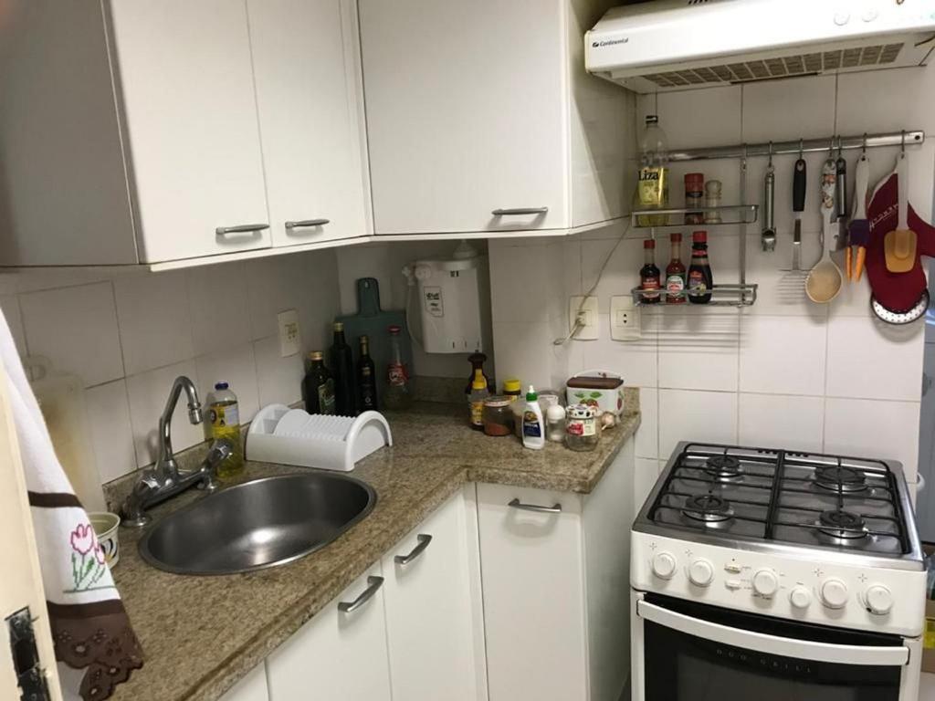  Ótimo apartamento apenas 2 quadras da praia de Ipanema