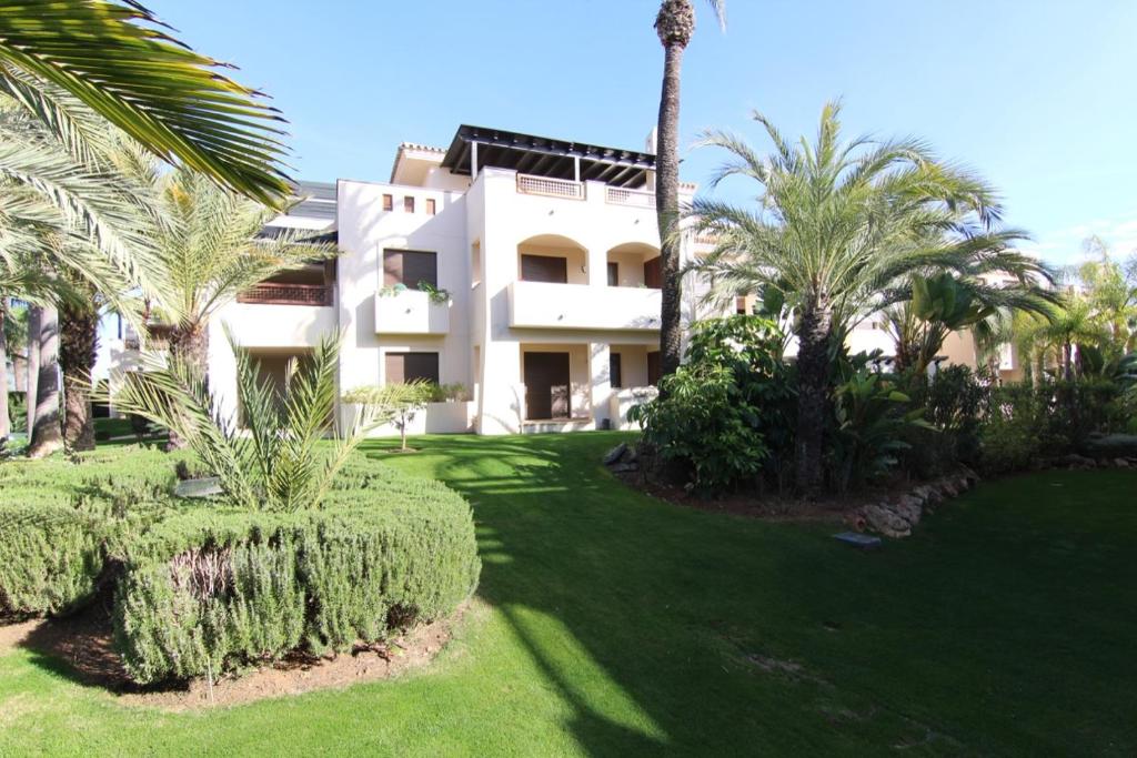 Medina Banus Apartment by Rafleys, Marbella, Spain - Booking.com
