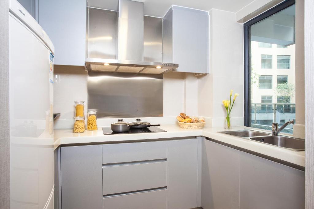 Kuchyň nebo kuchyňský kout v ubytování Citadines Zhuankou Wuhan