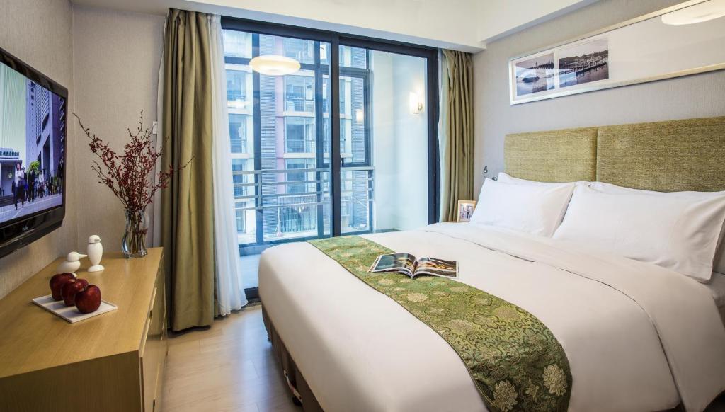 Postel nebo postele na pokoji v ubytování Citadines Zhuankou Wuhan