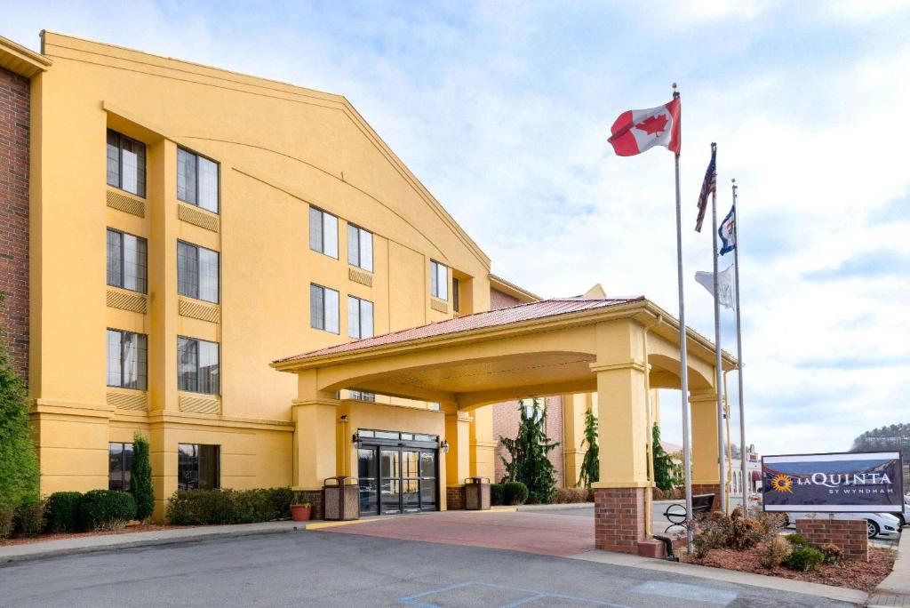 a hotel with a canadian flag in front of it at La Quinta Inn & Suites - New River Gorge National Park in Summersville