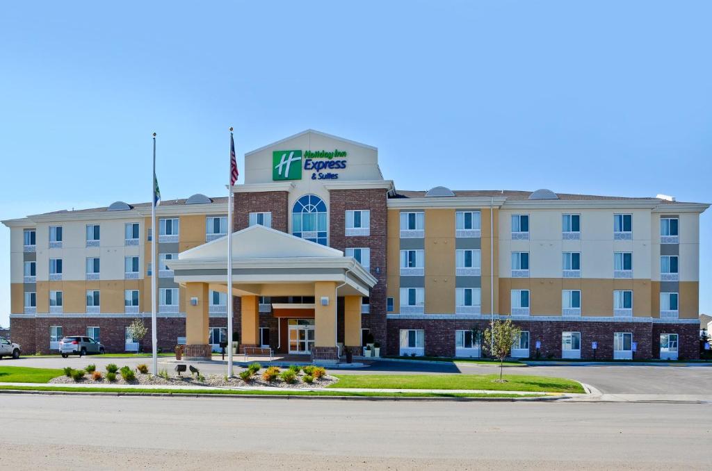 eine Darstellung eines Hotels auf der Vorderseite des Gebäudes in der Unterkunft Holiday Inn Express & Suites - Williston, an IHG Hotel in Williston