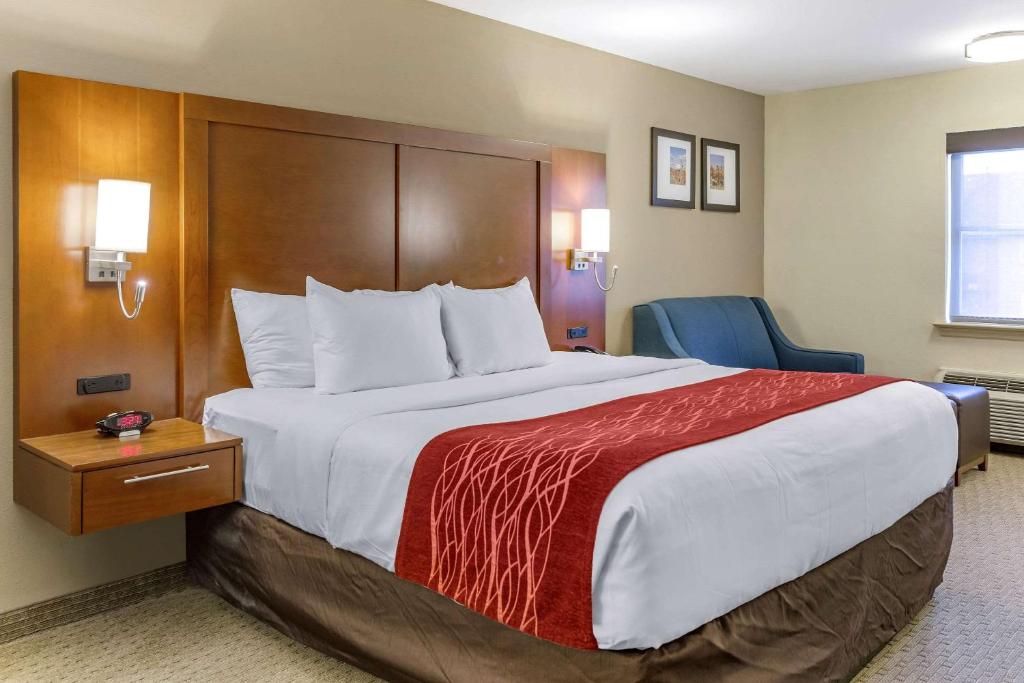 Comfort Inn Lancaster at Rockvale - Standard King Room With Sofa Bed - Non-Smoking