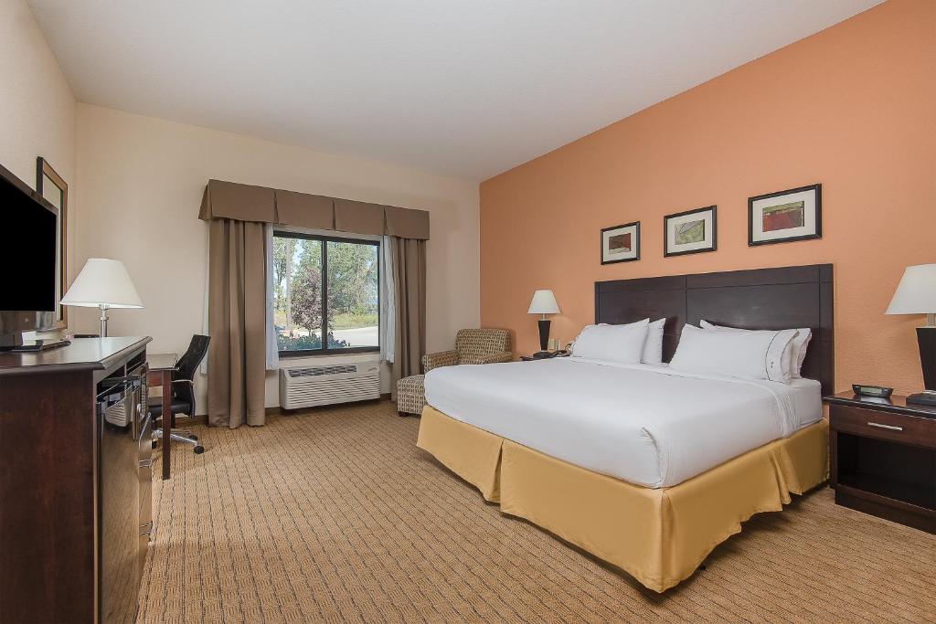 Holiday Inn Express and Suites Lafayette East by IHG photo