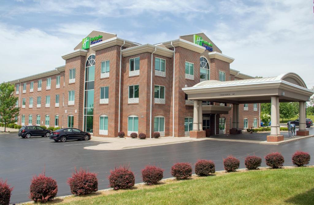 a large red brick building with a parking lot at Holiday Inn Express & Suites Lexington Downtown Area-Keeneland, an IHG Hotel in Lexington