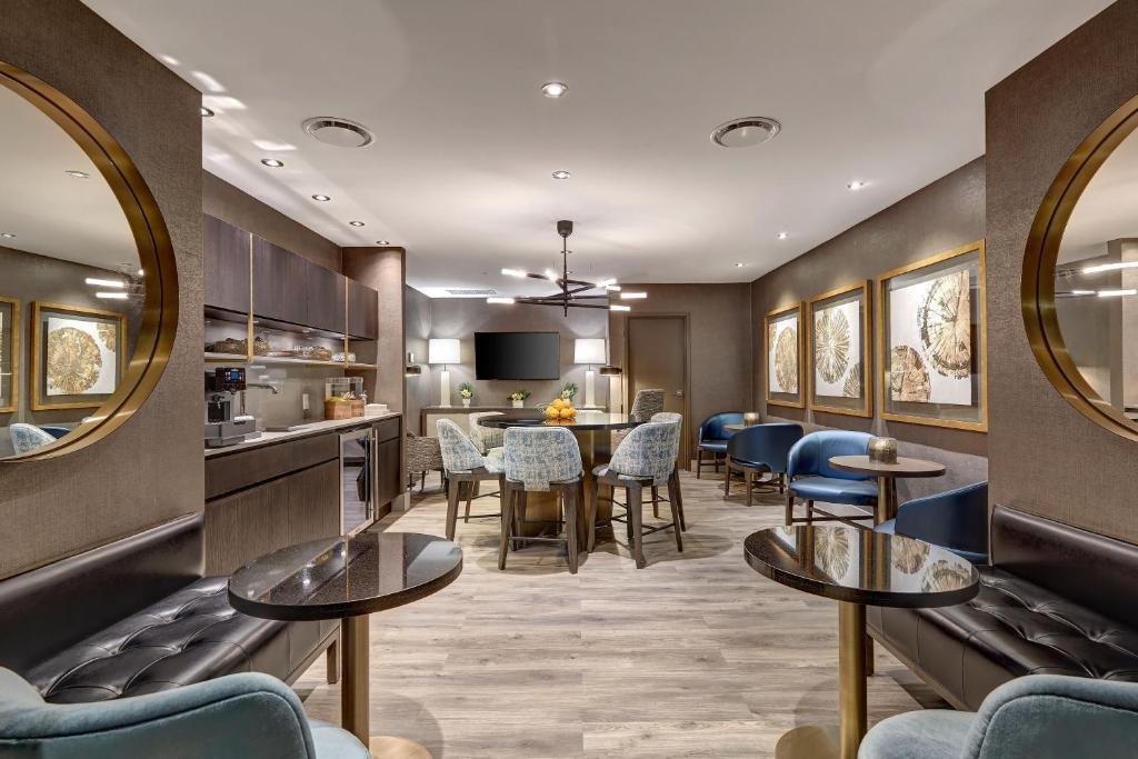 Town Inn Suites Hotel - Resim 4