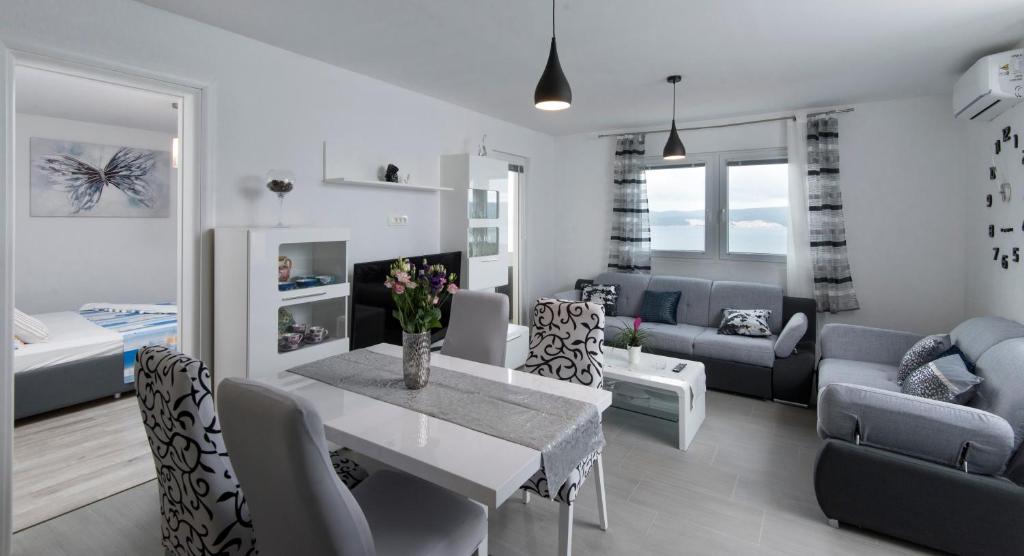 Posedenie v ubytovaní Apartments Mikas