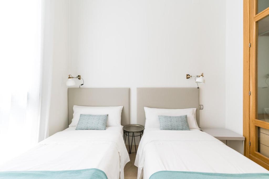 Postel nebo postele na pokoji v ubytování 2E Stylish Bright Apartment Sevilla Downtown Azofaifo