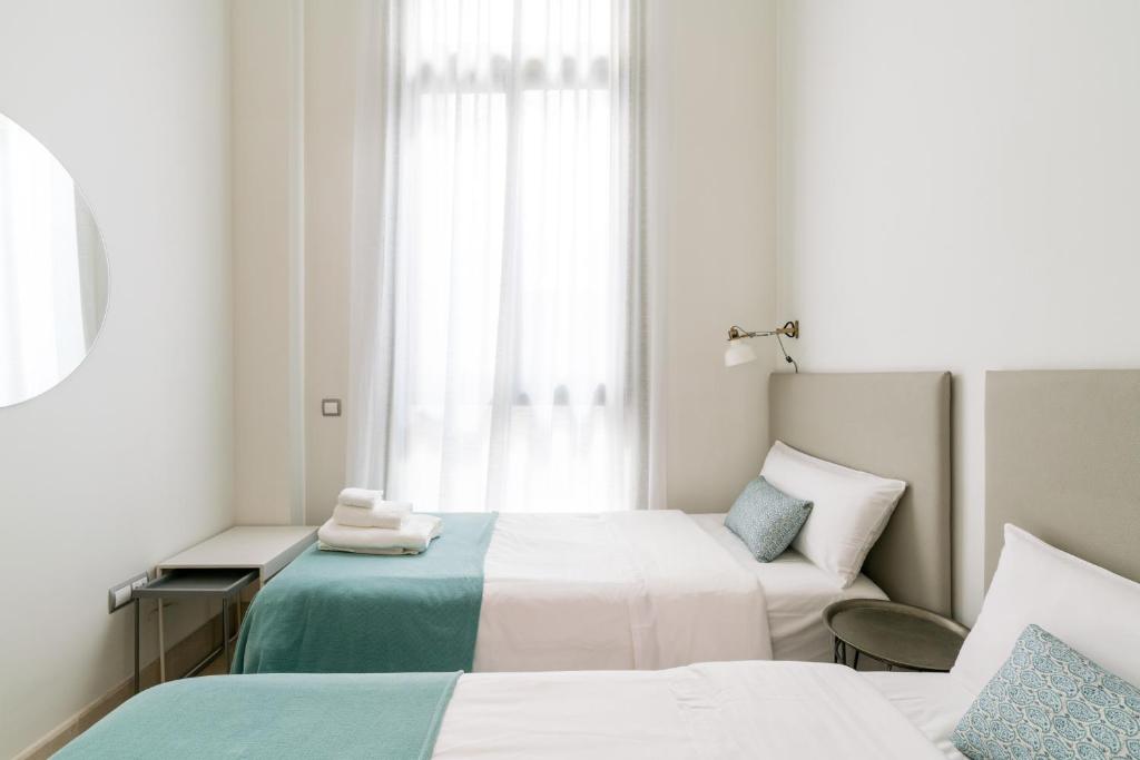 Postel nebo postele na pokoji v ubytování 2E Stylish Bright Apartment Sevilla Downtown Azofaifo