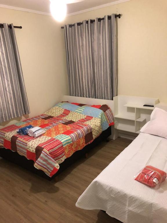  CASA COMPLETA COM 4 SUITES PARA ATE 12 PESSOAS.