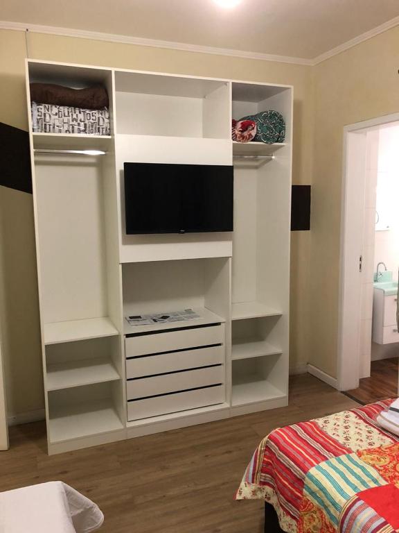  CASA COMPLETA COM 4 SUITES PARA ATE 12 PESSOAS.