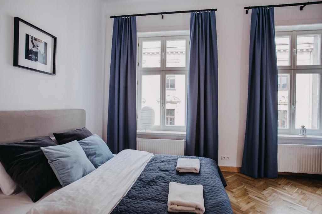 Postel nebo postele na pokoji v ubytování Michałowskiego 11
