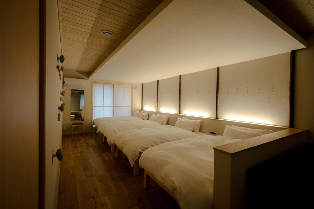 Postel nebo postele na pokoji v ubytování so, KANAZAWA