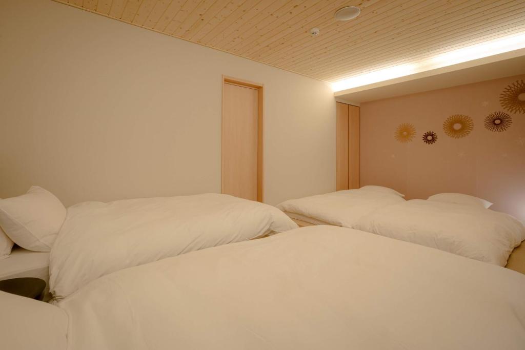 Postel nebo postele na pokoji v ubytování so, KANAZAWA