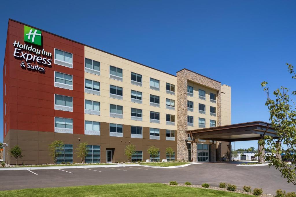 Holiday Inn Express & Suites Duluth North - Miller Hill by IHG photo