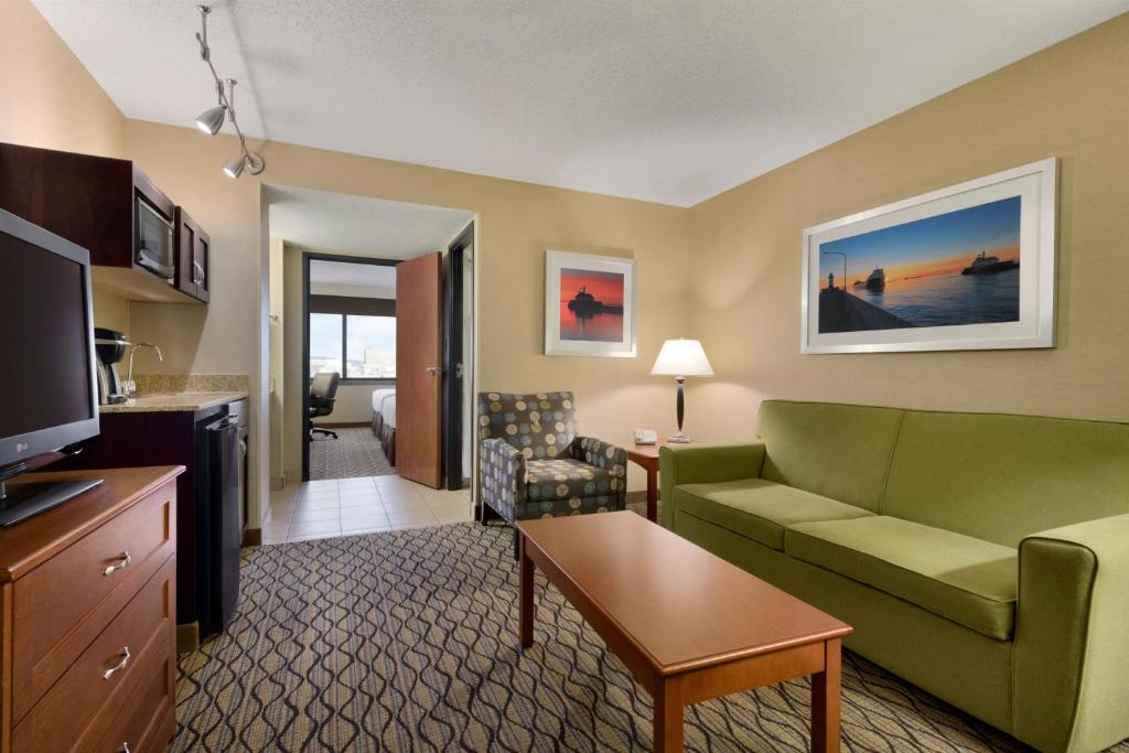 Holiday Inn & Suites Duluth-Downtown by IHG photo