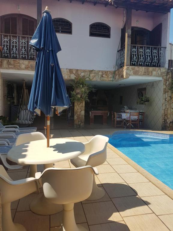  Casa com piscina no centro