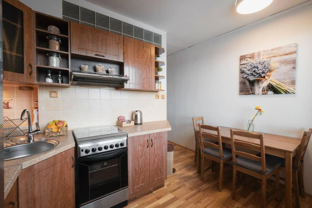 Kuchyň nebo kuchyňský kout v ubytování Home in Tatranská Štrba