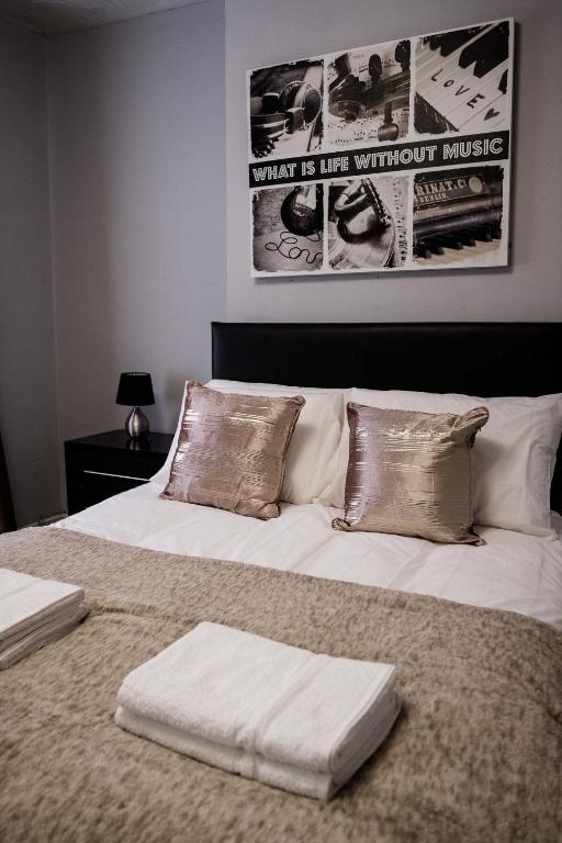 Stay Comfortable- Close to City Centre- Sleeps up to 8 - Casa Con Quattro Camere Da Letto