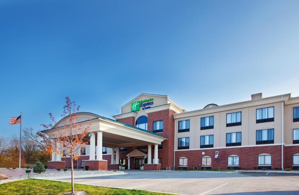 a rendering of the front of a hotel at Holiday Inn Express Hotel & Suites Logansport, an IHG Hotel in Logansport