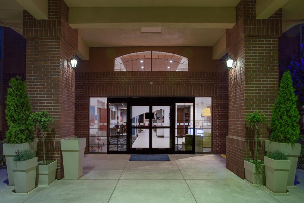Gallery image of Holiday Inn Express Davis-University Area, an IHG Hotel in Davis