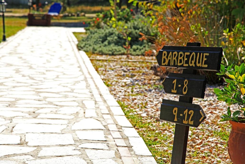 Zahrada ubytování Dionysus Apartments & Suites