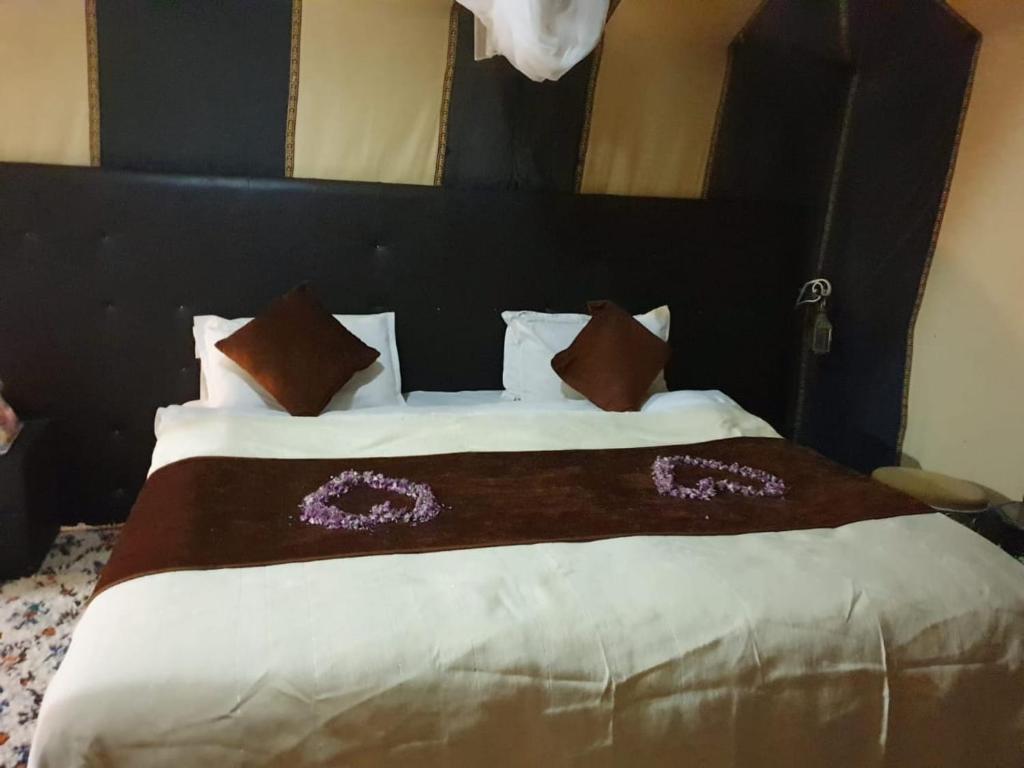 Postel nebo postele na pokoji v ubytování Berber Camp