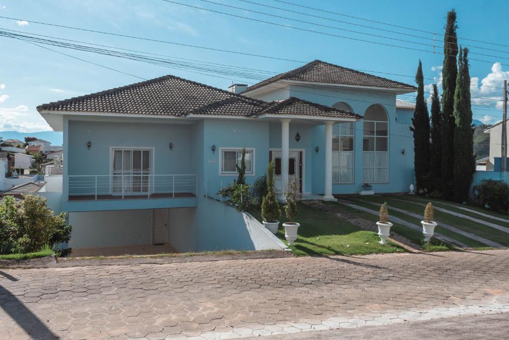  Casa charmosa em condomínio privado