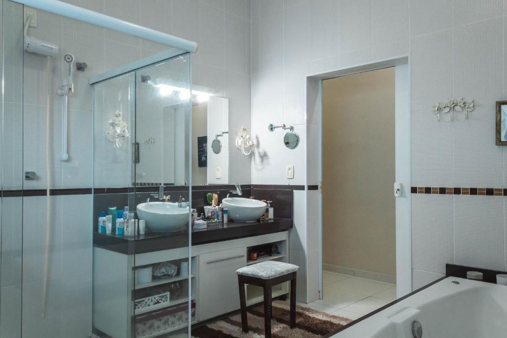  Casa charmosa em condomínio privado