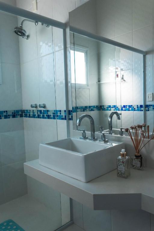  Casa charmosa em condomínio privado
