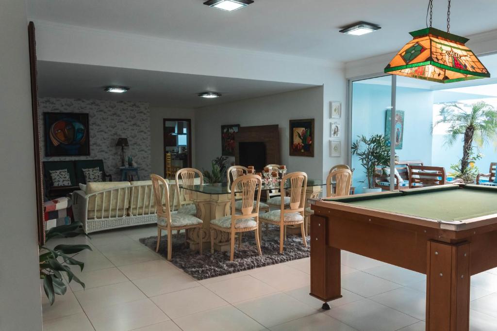 Casa charmosa em condomínio privado