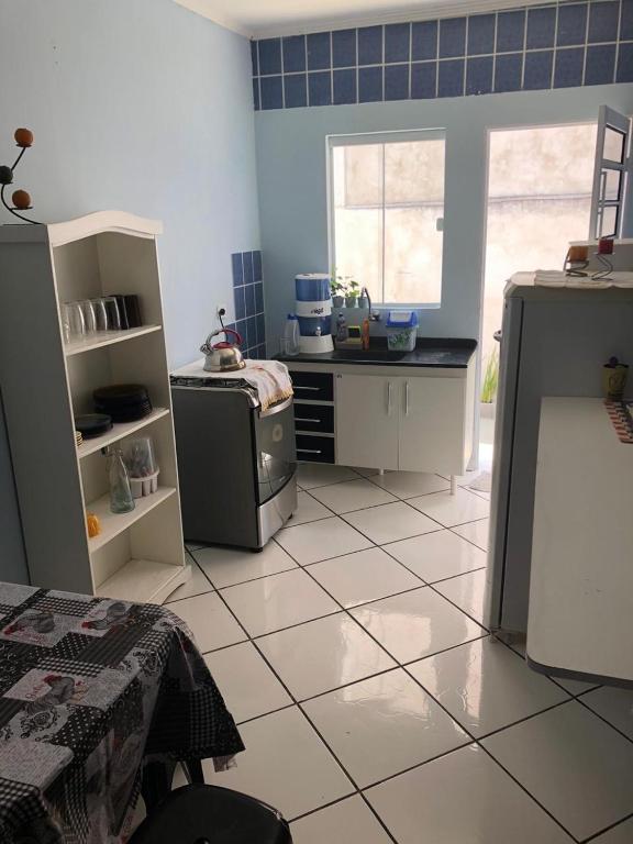  CASA COMPLETA COM 4 SUITES PARA ATE 12 PESSOAS.