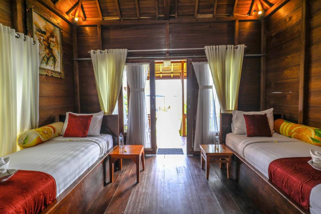 Uma cama ou camas num quarto em Swan Beach Inn