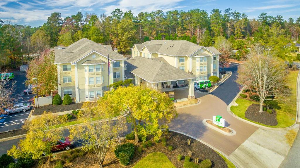 an overhead view of a house with a driveway at Holiday Inn Hotel and Suites Peachtree City, an IHG Hotel in Peachtree City