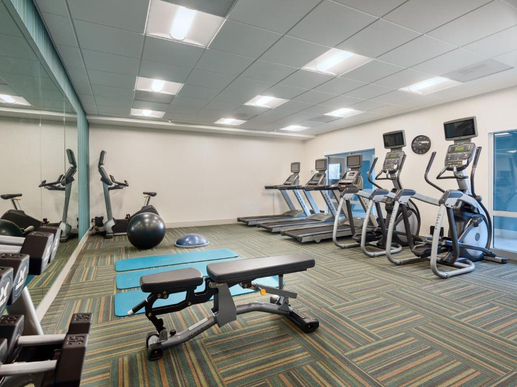 Fitness centrum a/nebo fitness zařízení v ubytování Holiday Inn Express & Suites Salem North - Keizer by IHG