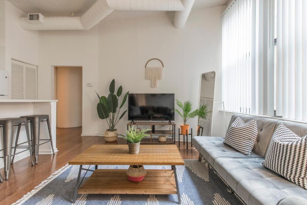 Sleeps 6! 2 Bedrm, Gym, Close to Major Attractions - Apartment With Garden View