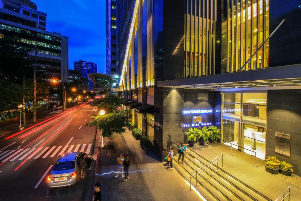 a city street filled with lots of traffic at The Mini Suites - Eton Tower Makati in Manila