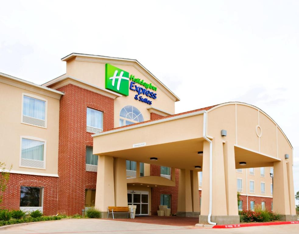 un’immagine di un edificio ospedaliero di Holiday Inn Express Hotel & Suites Shamrock North by IHG a Shamrock