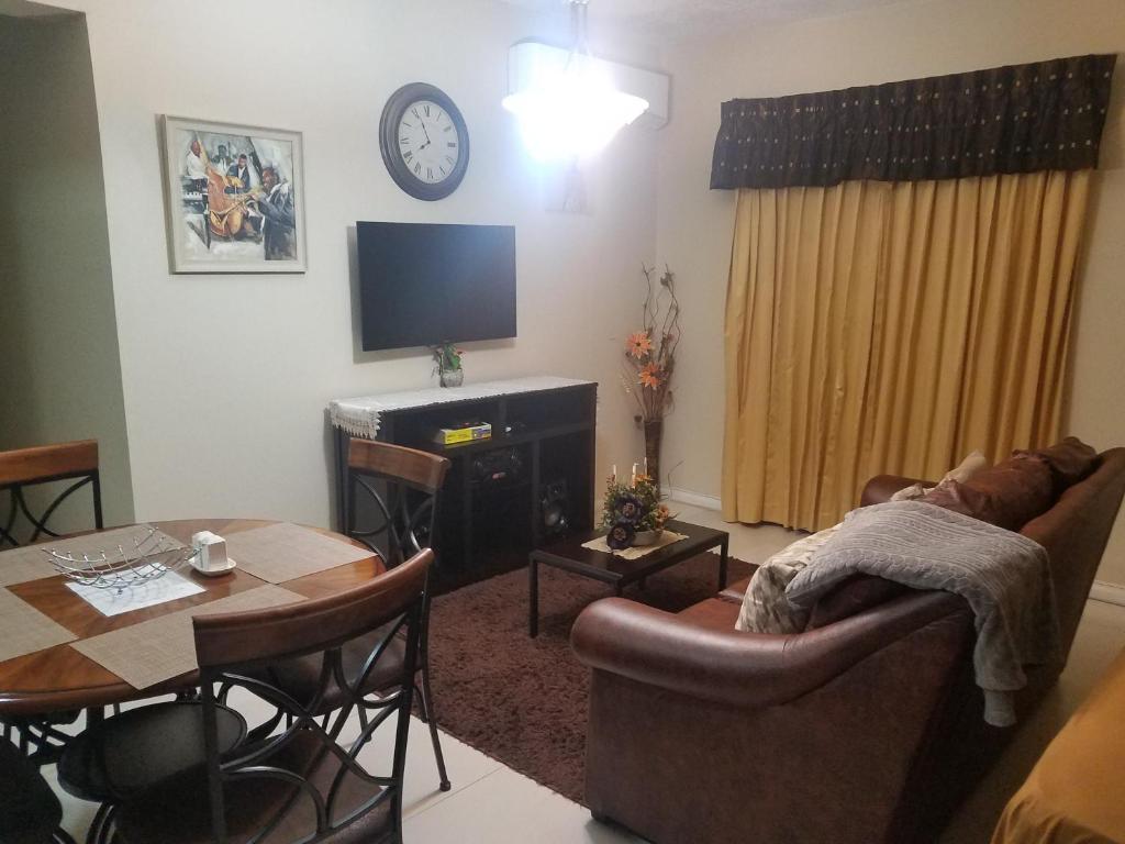 TV a/nebo společenská místnost v ubytování Merrivale Suite