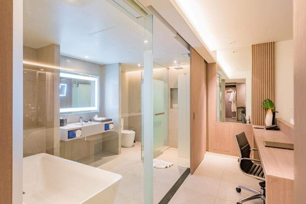 Oceanfront Beach Resort - SHA Extra Plus - Ocean Comfy Room