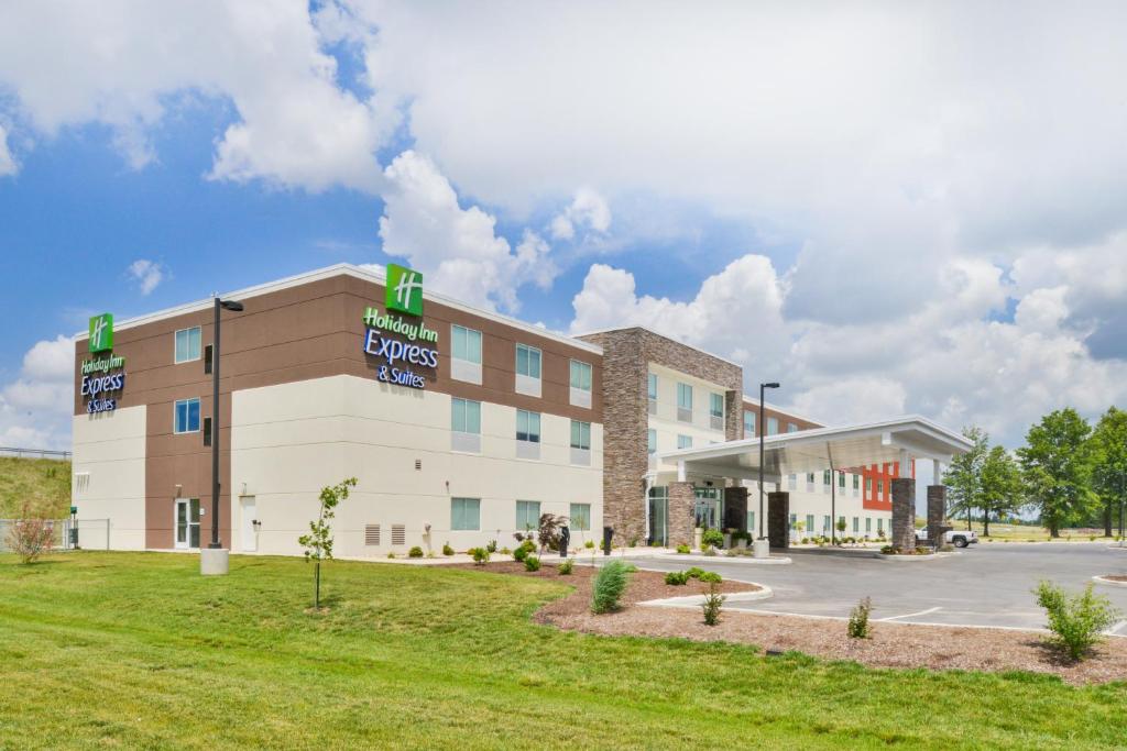 una rappresentazione della parte anteriore di un edificio alberghiero di Holiday Inn Express & Suites Salem, an IHG Hotel a Salem