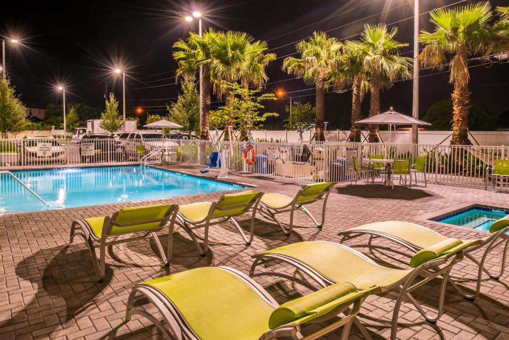 Holiday Inn Express & Suites - St. Petersburg - Madeira Beach by IHG photo